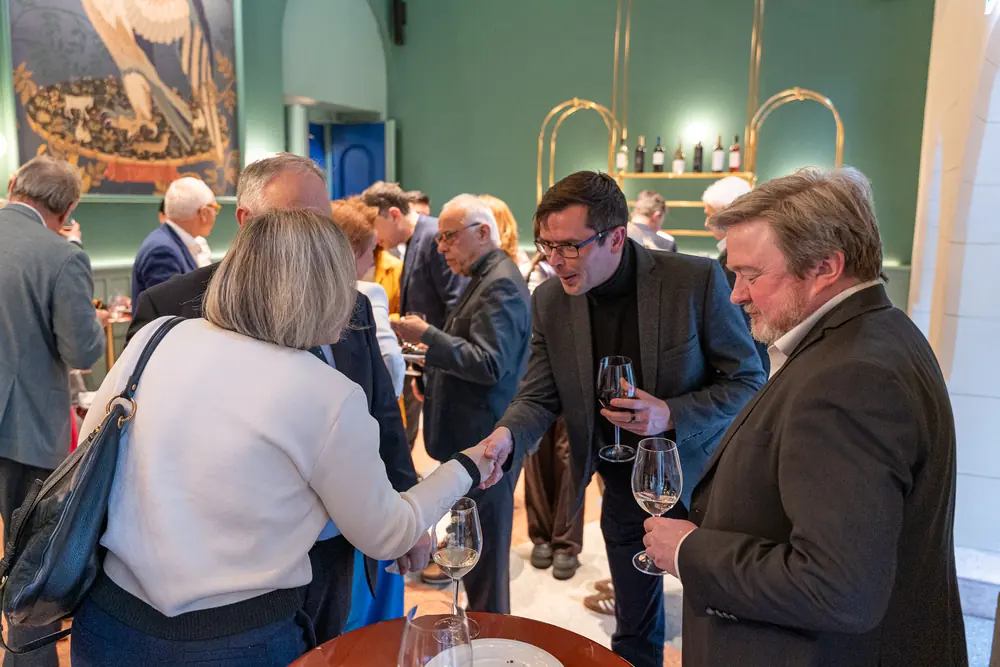 Kapcsolatépítő beszélgetések egy rendezvényen