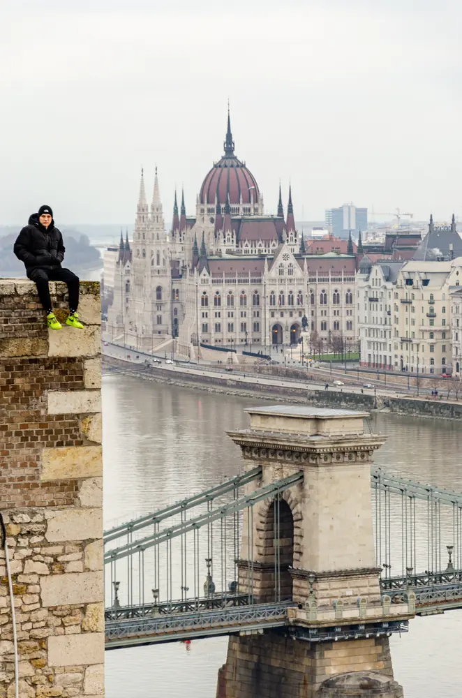 Városi portré a Duna és a Parlament közelében